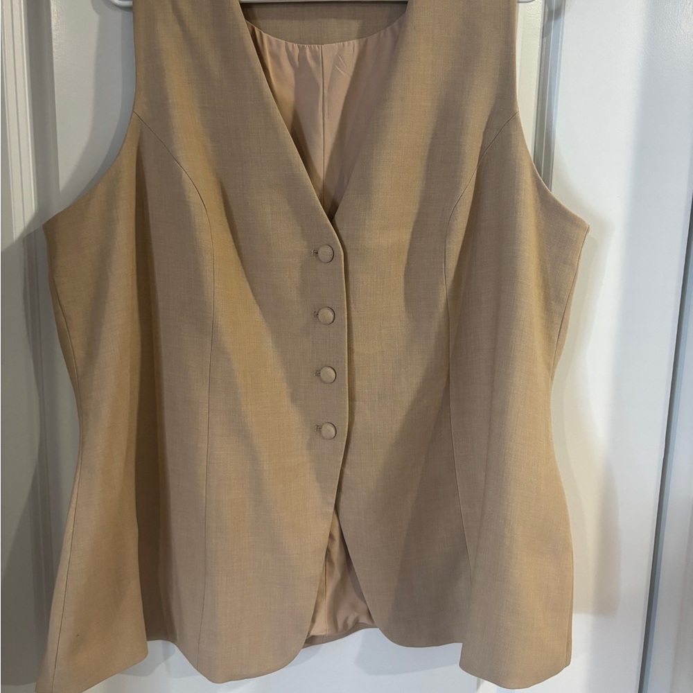 City Chic Tori Button-Front Vest-Size 18 - Picture 3 of 3